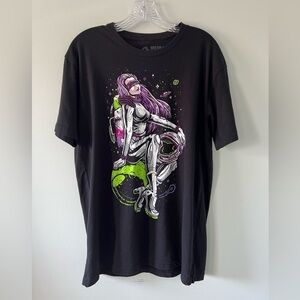 Black tshirt into the am